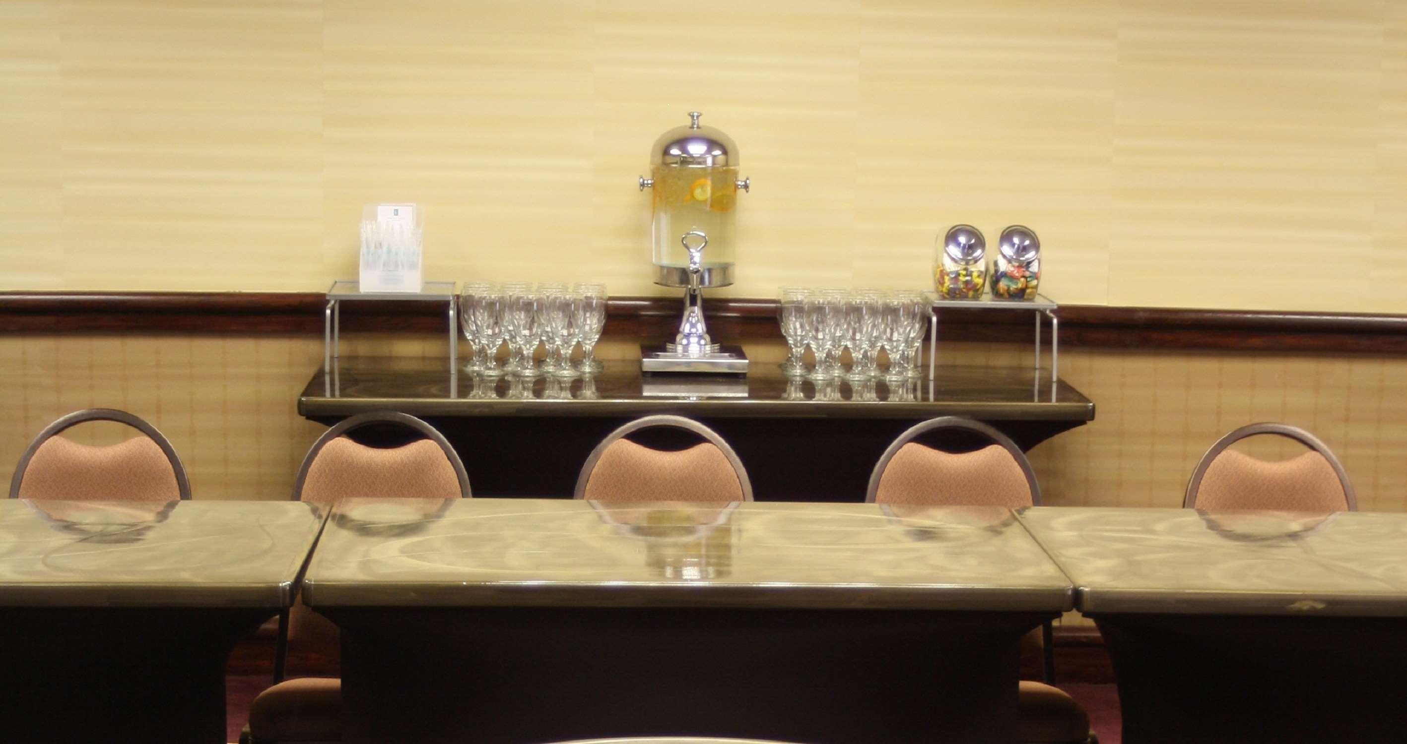 Embassy Suites By Hilton Flagstaff Bagian luar foto