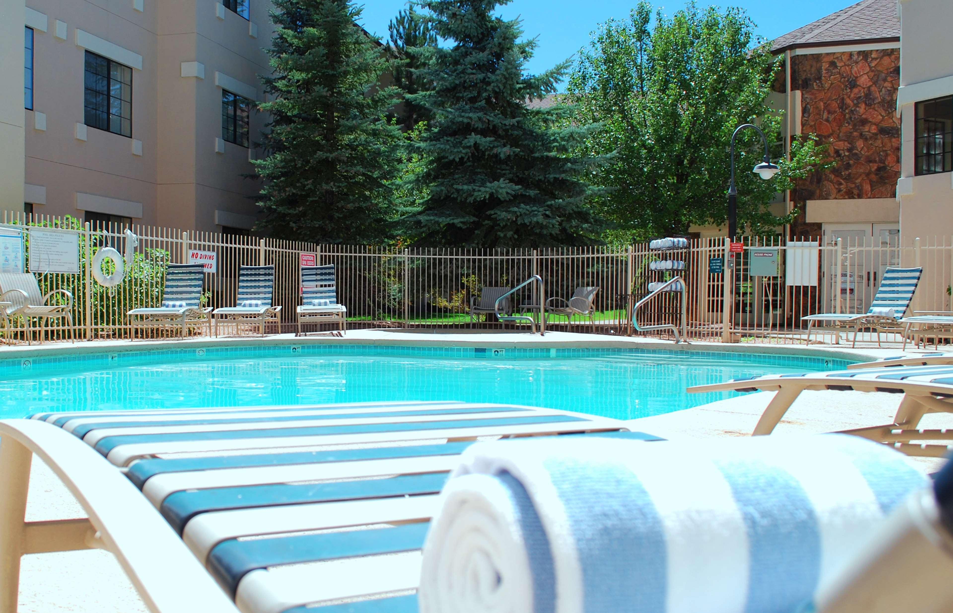 Embassy Suites By Hilton Flagstaff Bagian luar foto