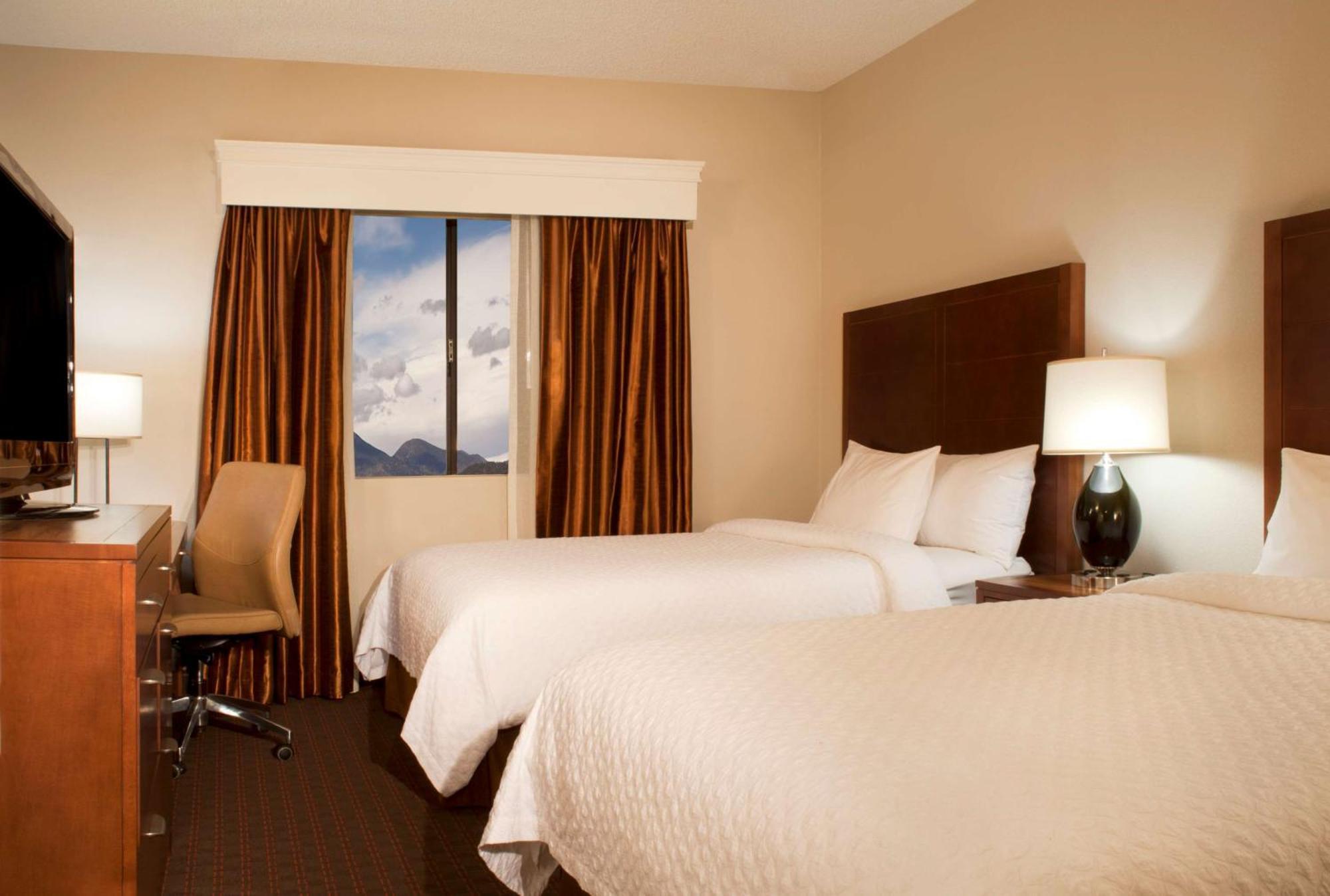 Embassy Suites By Hilton Flagstaff Bagian luar foto