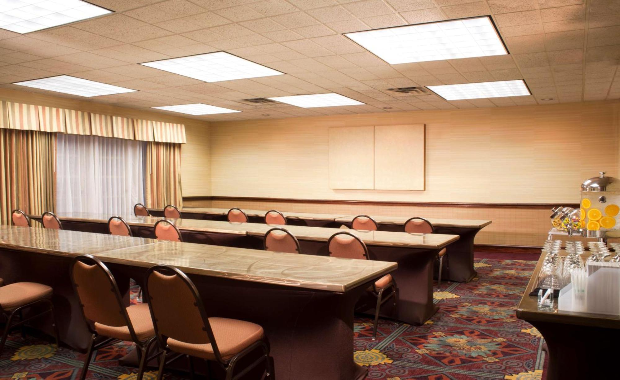 Embassy Suites By Hilton Flagstaff Bagian luar foto