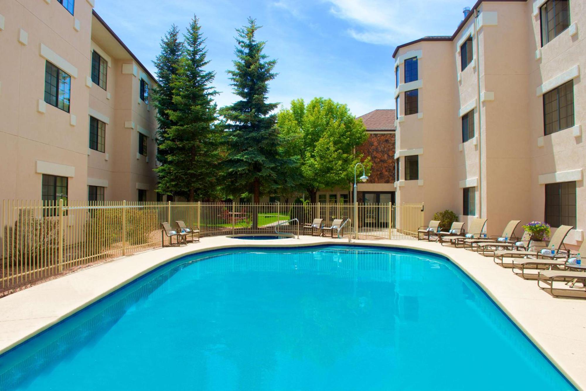 Embassy Suites By Hilton Flagstaff Bagian luar foto