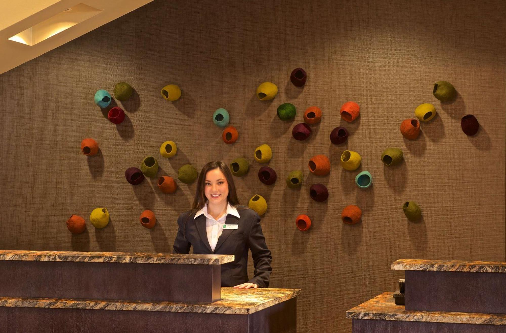 Embassy Suites By Hilton Flagstaff Bagian luar foto