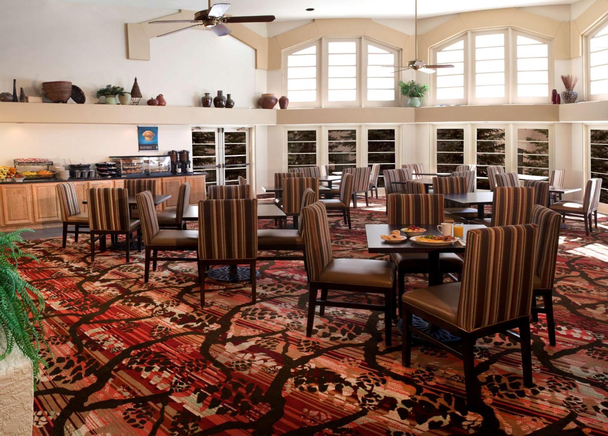 Embassy Suites By Hilton Flagstaff Bagian luar foto