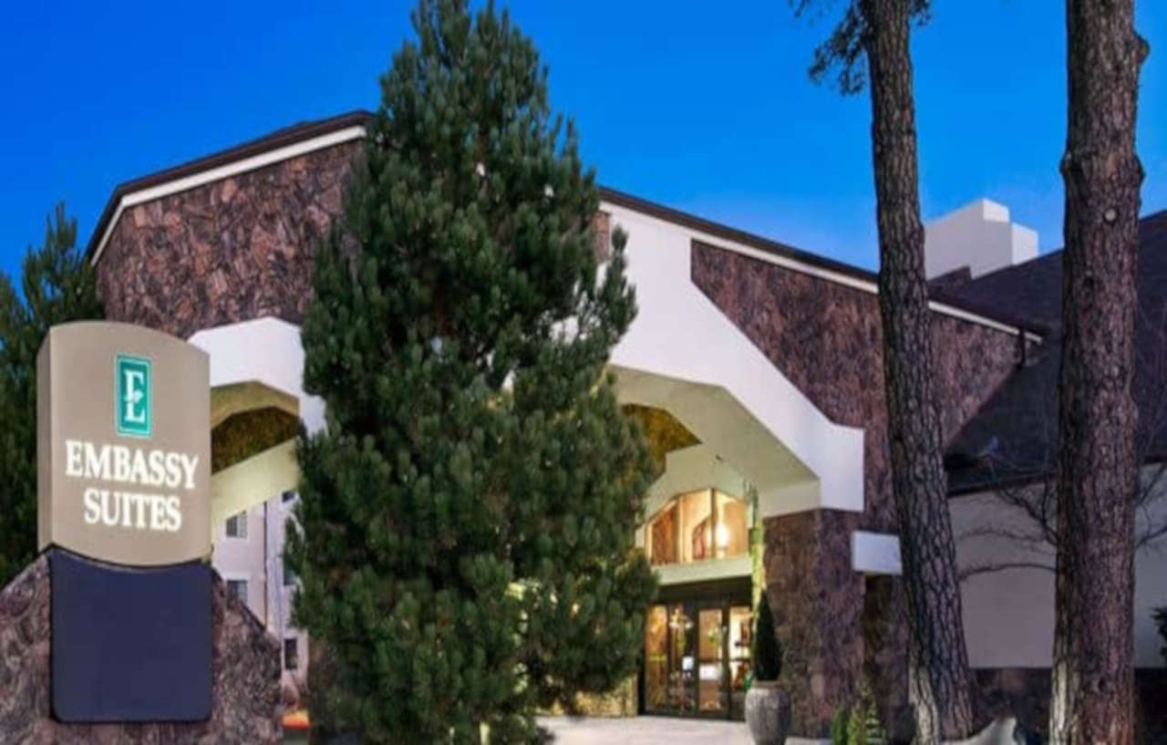 Embassy Suites By Hilton Flagstaff Bagian luar foto