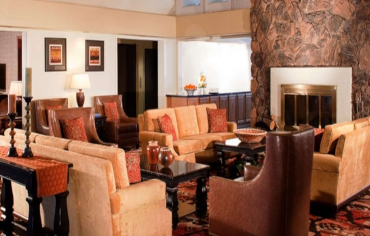 Embassy Suites By Hilton Flagstaff Bagian luar foto