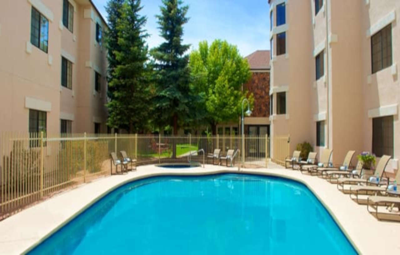 Embassy Suites By Hilton Flagstaff Bagian luar foto